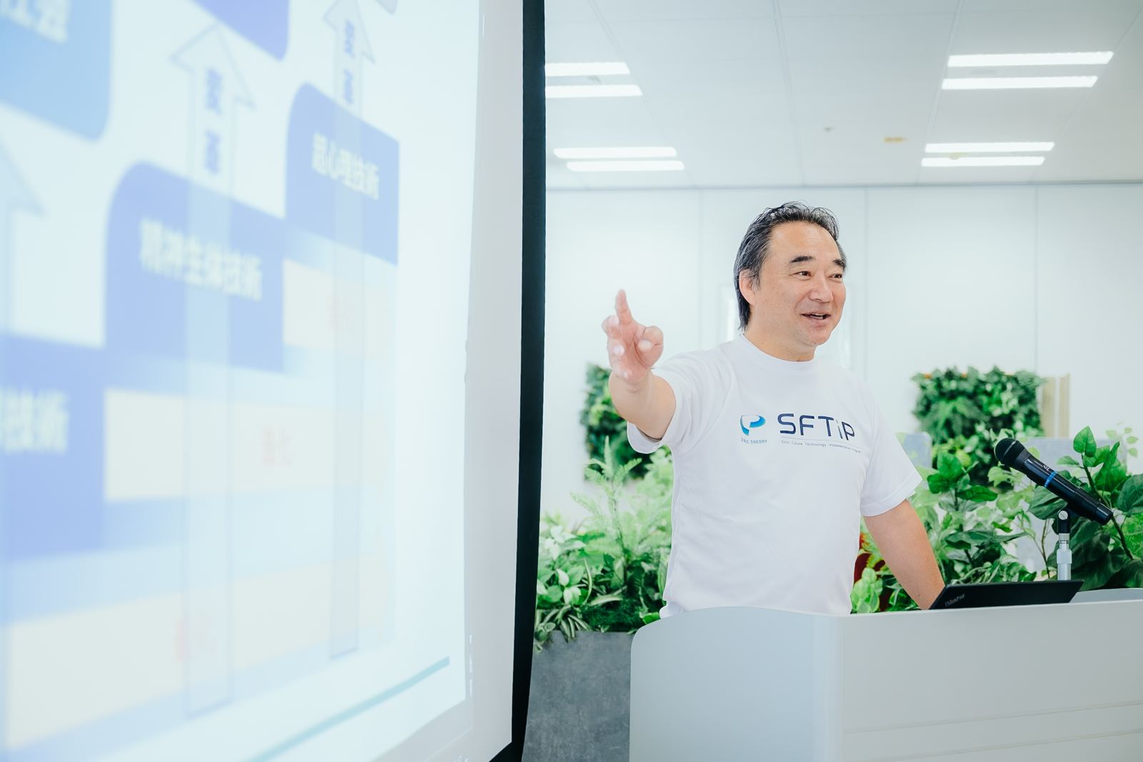 登壇して語る立石さん